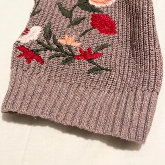 American Eagle Floral Embroidered V Neck Sweater Womens Size Medium - Picture 12 of 16